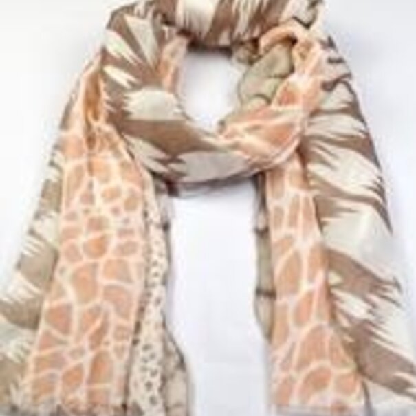 Zomersjaal met print divers van fijne zachte stof 50% katoen met 50 % viscose