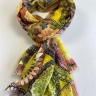 Sjaal print digitaal vrolijk 70% viscose met 30 % zijde van dun materiaal