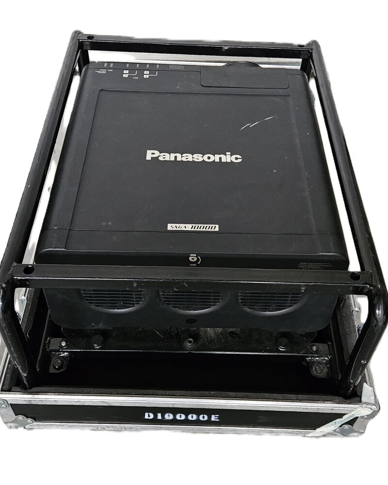 Panasonic Panasonic D10000E DLP 10.000 ansilumen 1400x1050 INClusief lenzen. 52 branduren