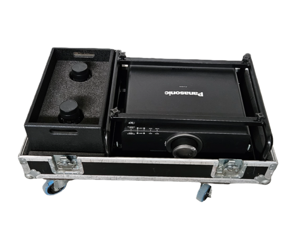 Panasonic Panasonic DW640 DLP 6000 ansilumen 1280x800 set 742 uur OCC.