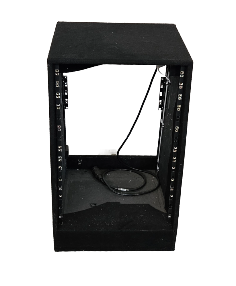 19 inch rack gestoffeerd  met  schuine voorkant 52 x  55 onderzijde. 55x 42 bovenzijde hoogte 84  16 he OCC.