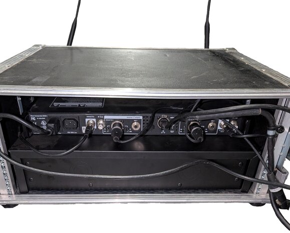 Shure Flightcase incl. 1x Shure UR4D en 2x UR1 bodypack K4E