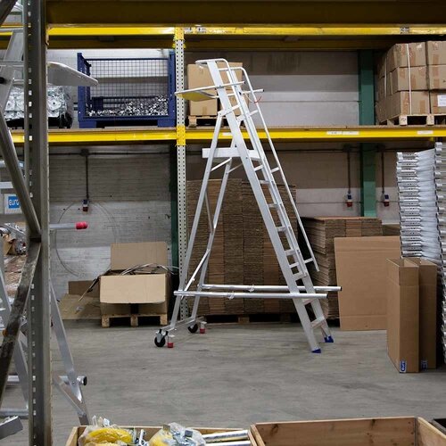 Professionelle mobile Lagerleiter 12 Stufen Eurostairs Professionelle mobile Lagerleiter 12 Stufen