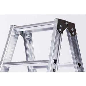 Euroline Premium-Doppeltreppe 2x3 (max. Arbeitshöhe 2,70 m) Euroline Premium-Doppeltreppe 2x3 (max. Arbeitshöhe 2,70 m)