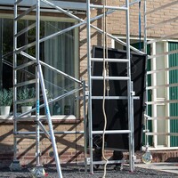 Euroscaffold Solar Rollgerüst 135x305x14,2m Arbeitshöhe, inklusive Solarlift