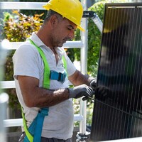Euroscaffold Solar Rollgerüst 135x305x14,2m Arbeitshöhe, inklusive Solarlift