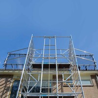 Euroscaffold Solar Rollgerüst 135x250x12,2m Arbeitshöhe, inklusive Solarlift, Safeguard Traufschutz