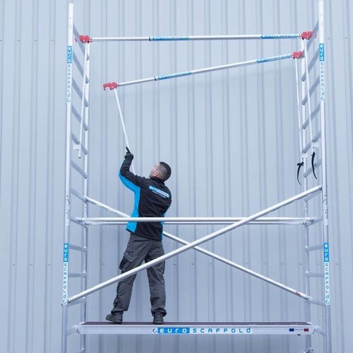 Rollgerüst mit Vario-Frontgeländer 135x305x12,2m Arbeitshöhe Euroscaffold Rollgerüst mit Vario-Frontgeländer 135x305x12,2m Arbeitshöhe