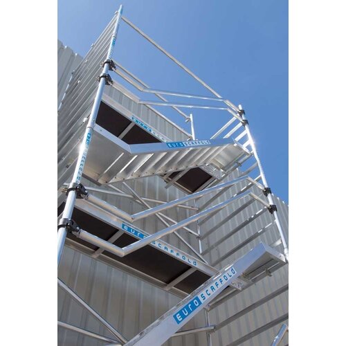 Euroscaffold Treppenturm 135 x 250 x 14,2 m Arbeitshöhe