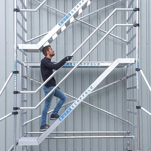 Treppenturm 135 x 250 x 4,2m Arbeitshöhe Euroscaffold Treppenturm 135 x 250 x 4,2m Arbeitshöhe
