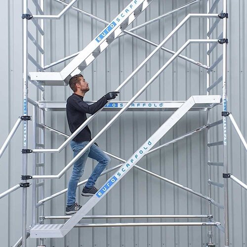 Treppenturm 135 x 250 x 4,2m Arbeitshöhe Euroscaffold Treppenturm 135 x 250 x 4,2m Arbeitshöhe