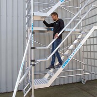 Euroscaffold Treppenturm 135 x 250 x 12,2 m Arbeitshöhe
