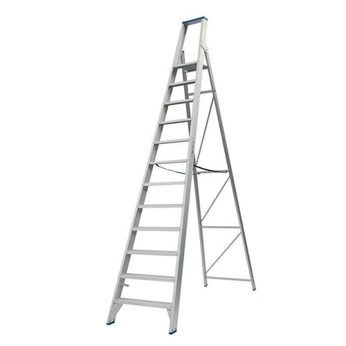 Brusttreppe 12 Stufen (max. Arbeitshöhe 5 m) Solide Brusttreppe 12 Stufen (max. Arbeitshöhe 5 m)