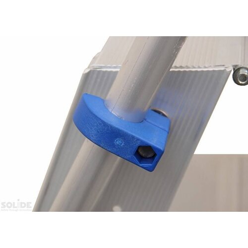 Solide Doppeltreppe 2x8 Stufen (max. Arbeitshöhe 4 m)