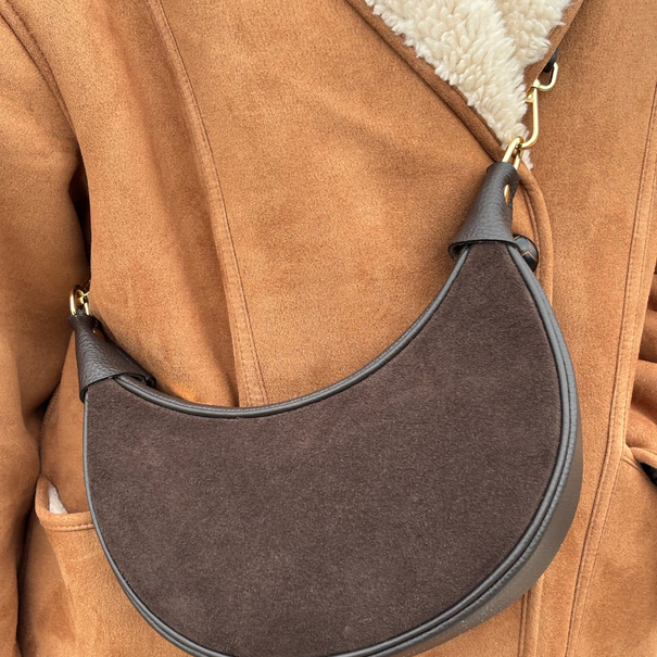 Fique the label LINN BAG | DARK CHOCOLATE  SUEDE