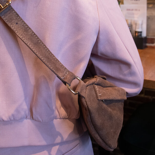 Fique the label Sample Sale Cleo Bag Taupe Suede