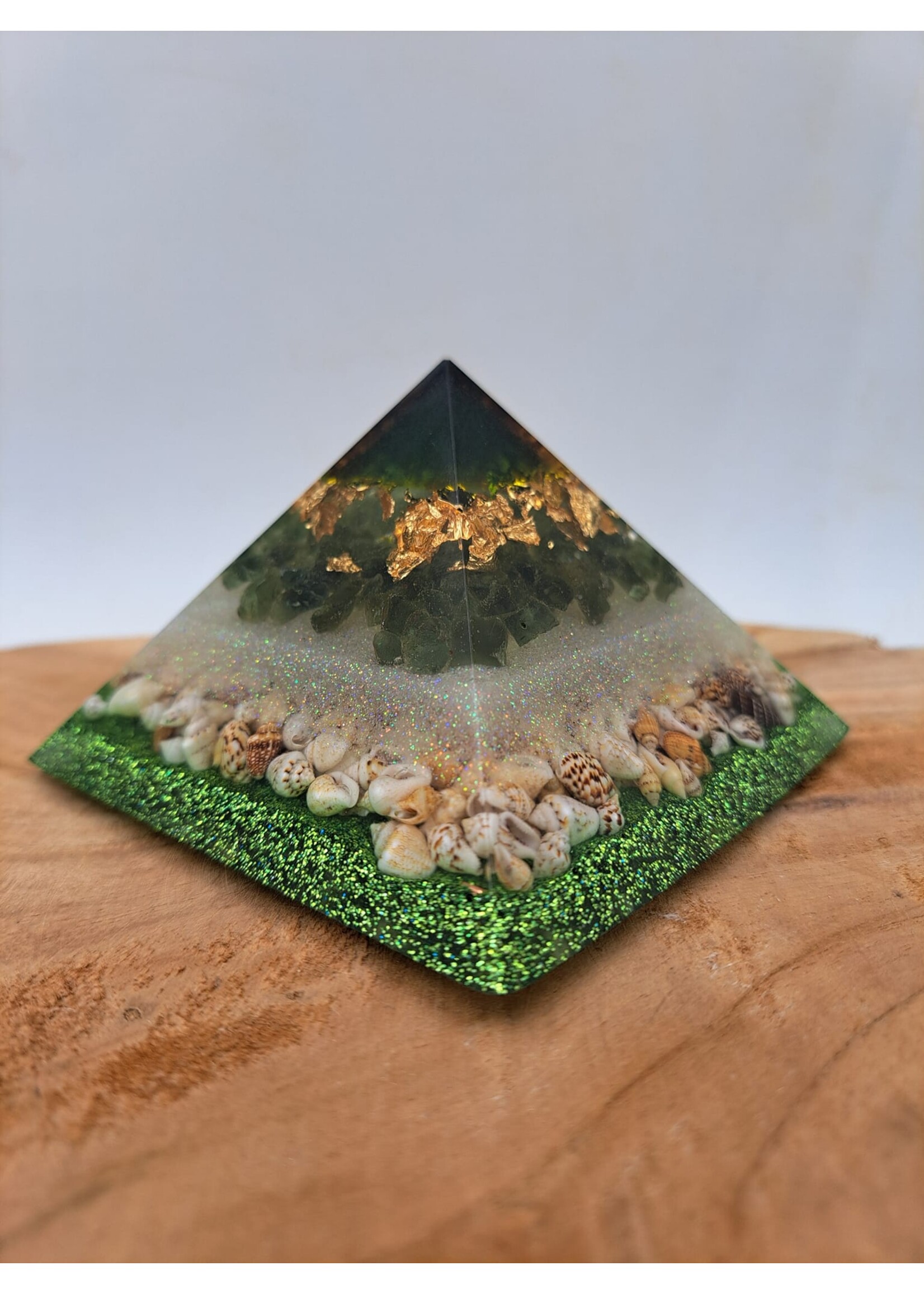 Handgemaakt Epidote Shell of Inner Balance piramide