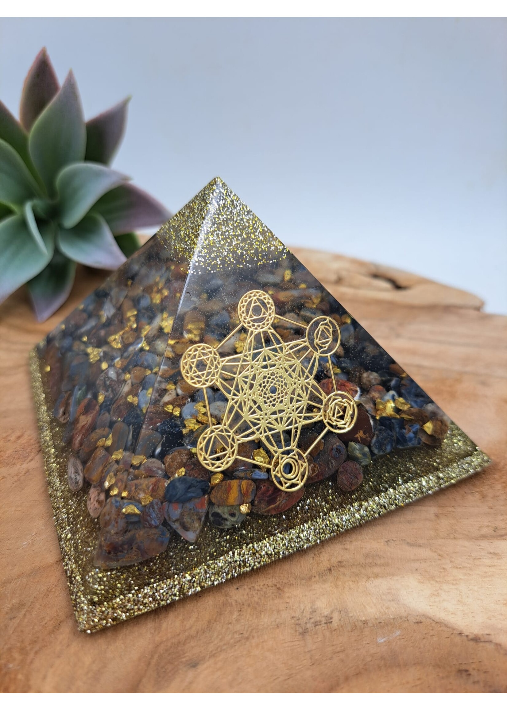 Handgemaakt Piramide Cosmic Geometry
