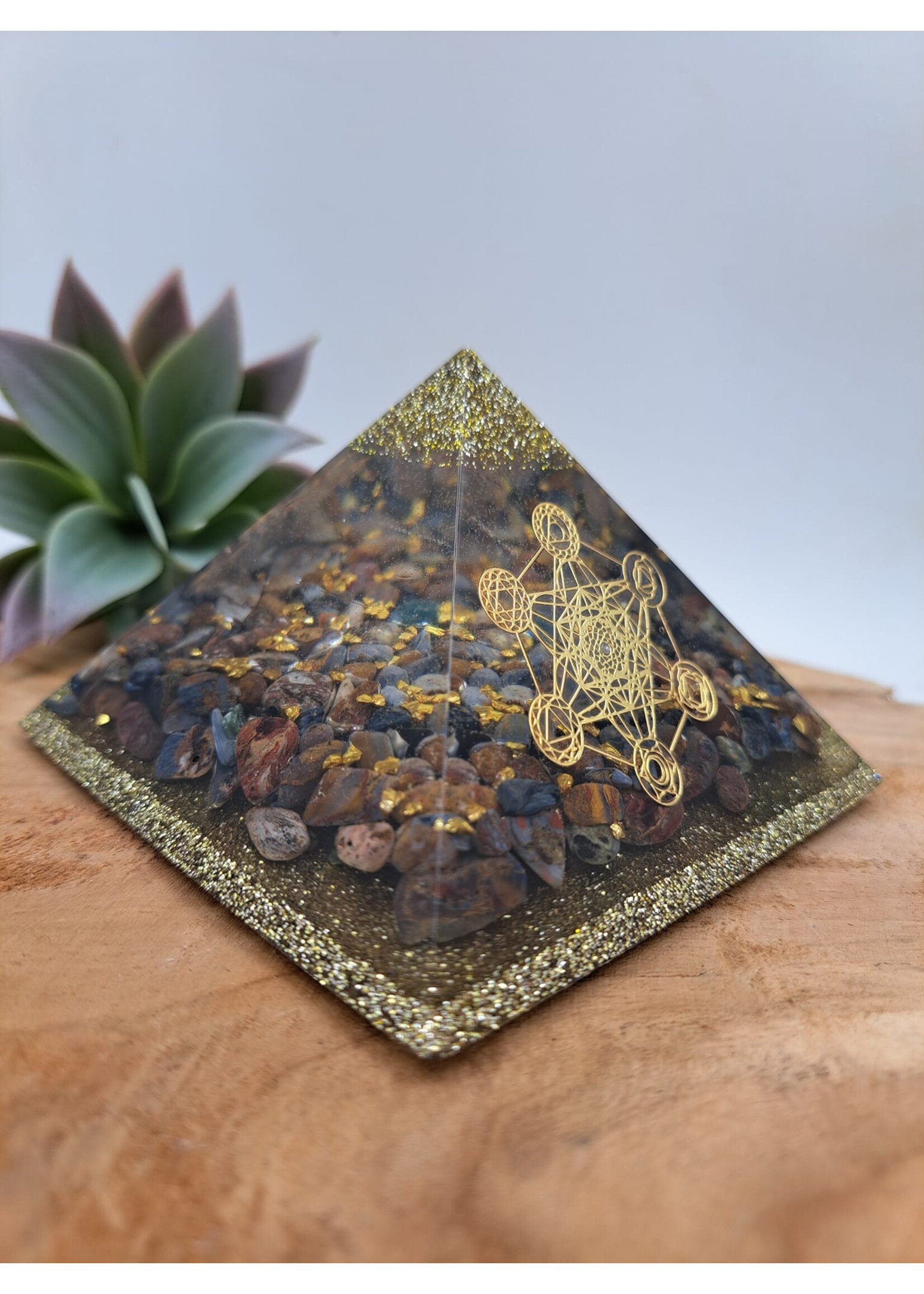 Handgemaakt Piramide Cosmic Geometry