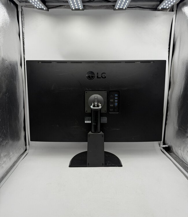 LG UltraFine Display OLED Pro 32 inch Monitor 32EP950-B