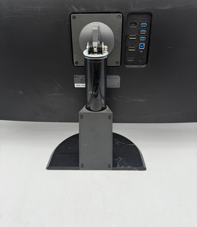 LG UltraFine Display OLED Pro 32 inch Monitor 32EP950-B