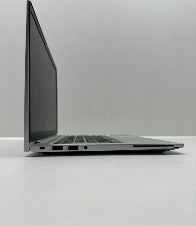 HP Elitebook 830 G8