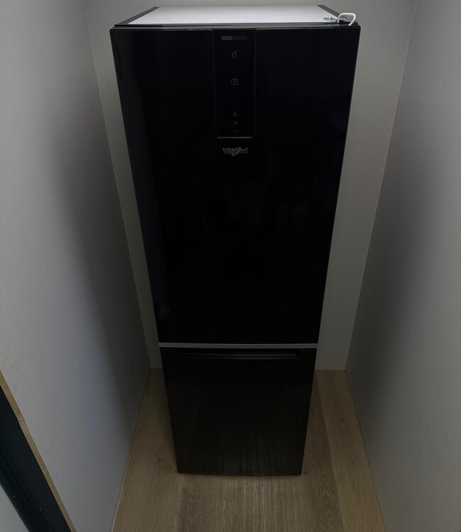 Whirlpool Total No-Frost W7 8210 K Koel-Vries Combinatie