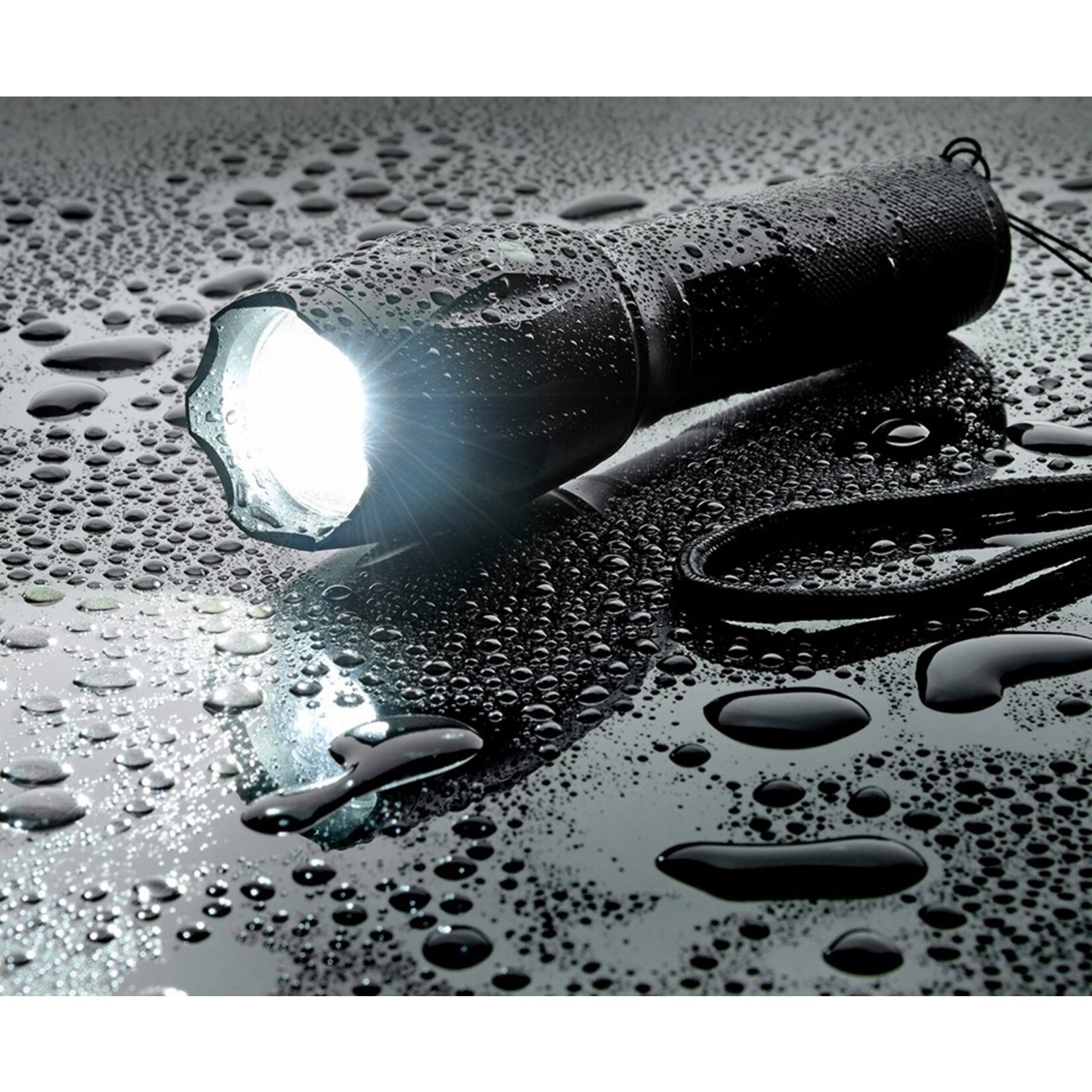 FlinQ Militaire Zaklamp - LED Zaklantaarn met 2000 Lumen - 1000 Meter - 1 + 1 Gratis