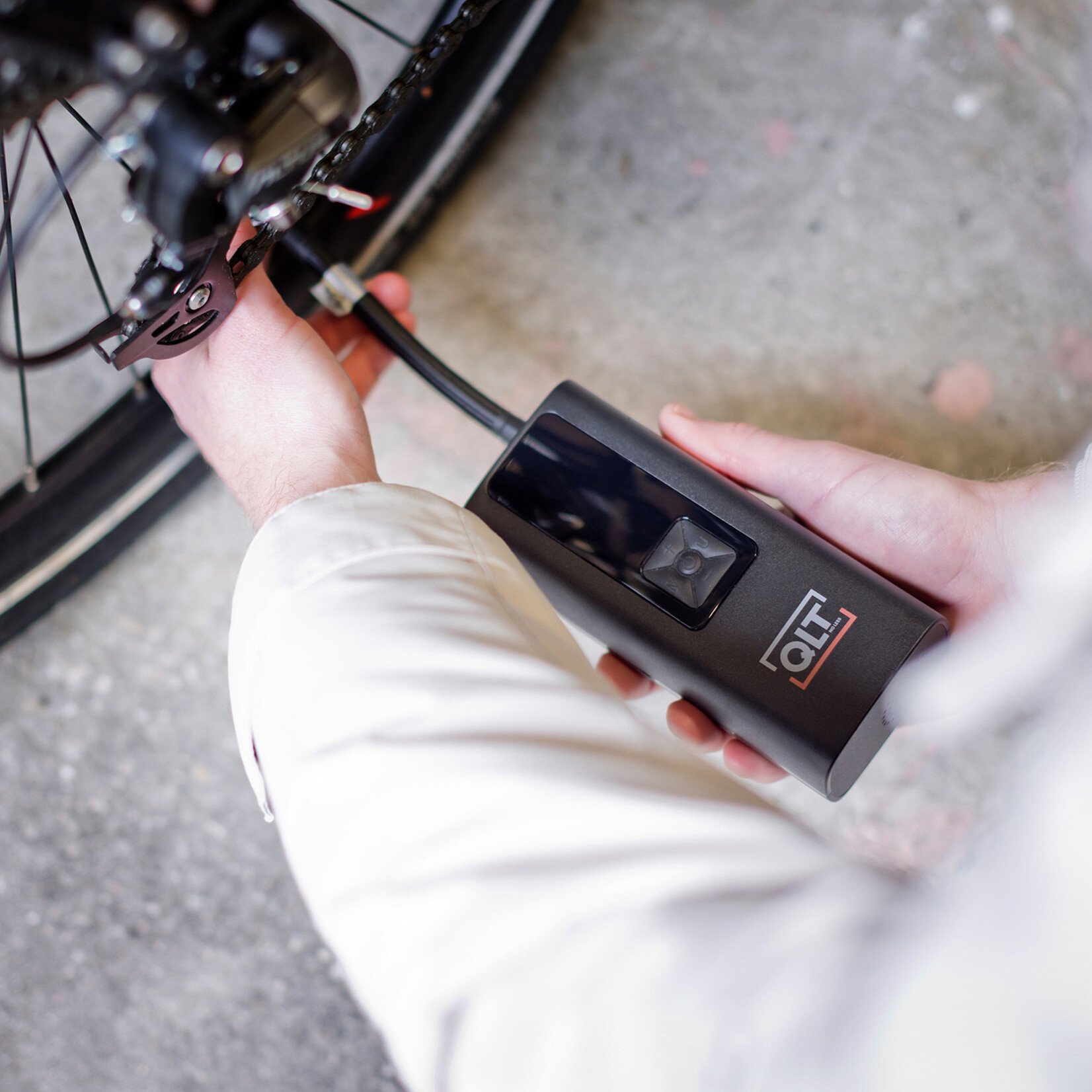 QLT Luchtcompressor Pro en Powerbank incl. Opzetstukken en Oplaadkabel