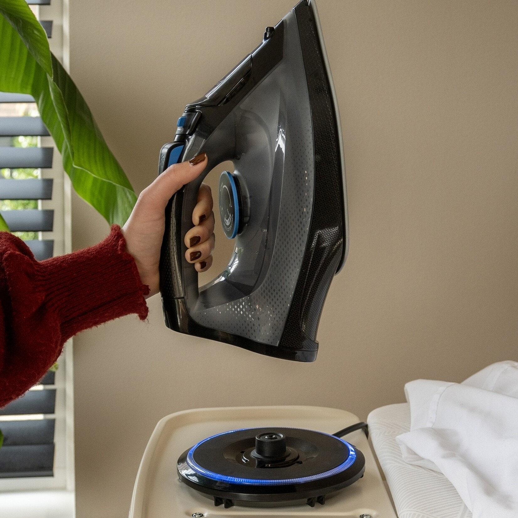 BREND Draadloos Stoomstrijkijzer met Oplaadbasis en Thermostaat – 200W