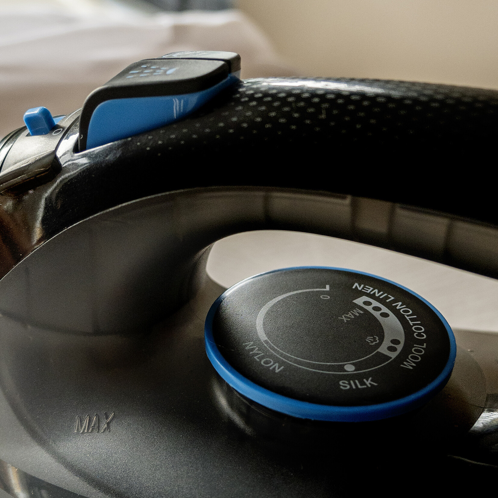 BREND Draadloos Stoomstrijkijzer met Oplaadbasis en Thermostaat – 200W