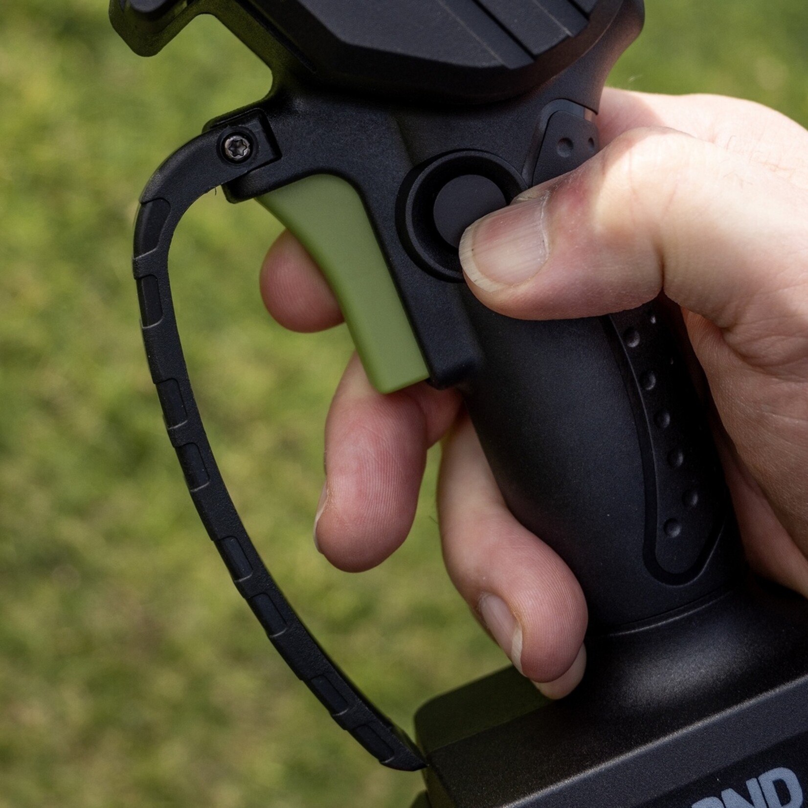 BREND Elektrische Mini Kettingzaag met Accu en Opbergkoffer – Draadloze Snoeizaag