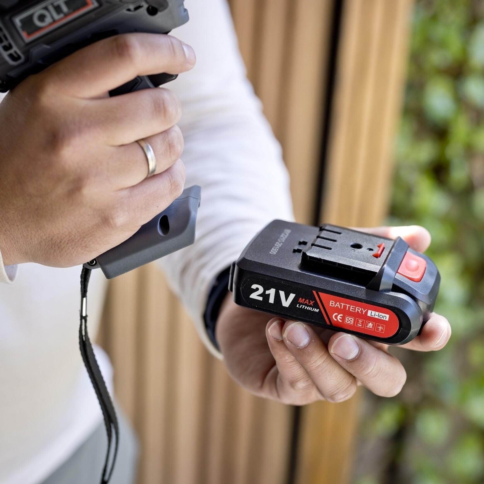 QLT No Less Accuboormachine met 1500mAh Accu, 6 Bits en Opbergkoffer – 21V