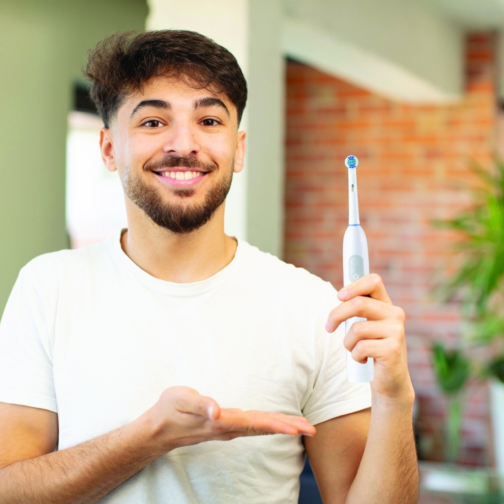 Nexxt Elektrische Tandenborstel met 3 Snelheden Timer en Luxe Reisetui