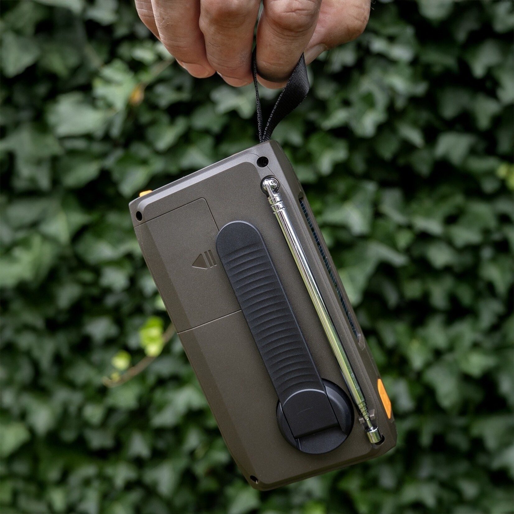 BREND Compacte DAB/FM Noodradio met Bluetooth, SOS-alarm en Zonnepaneel