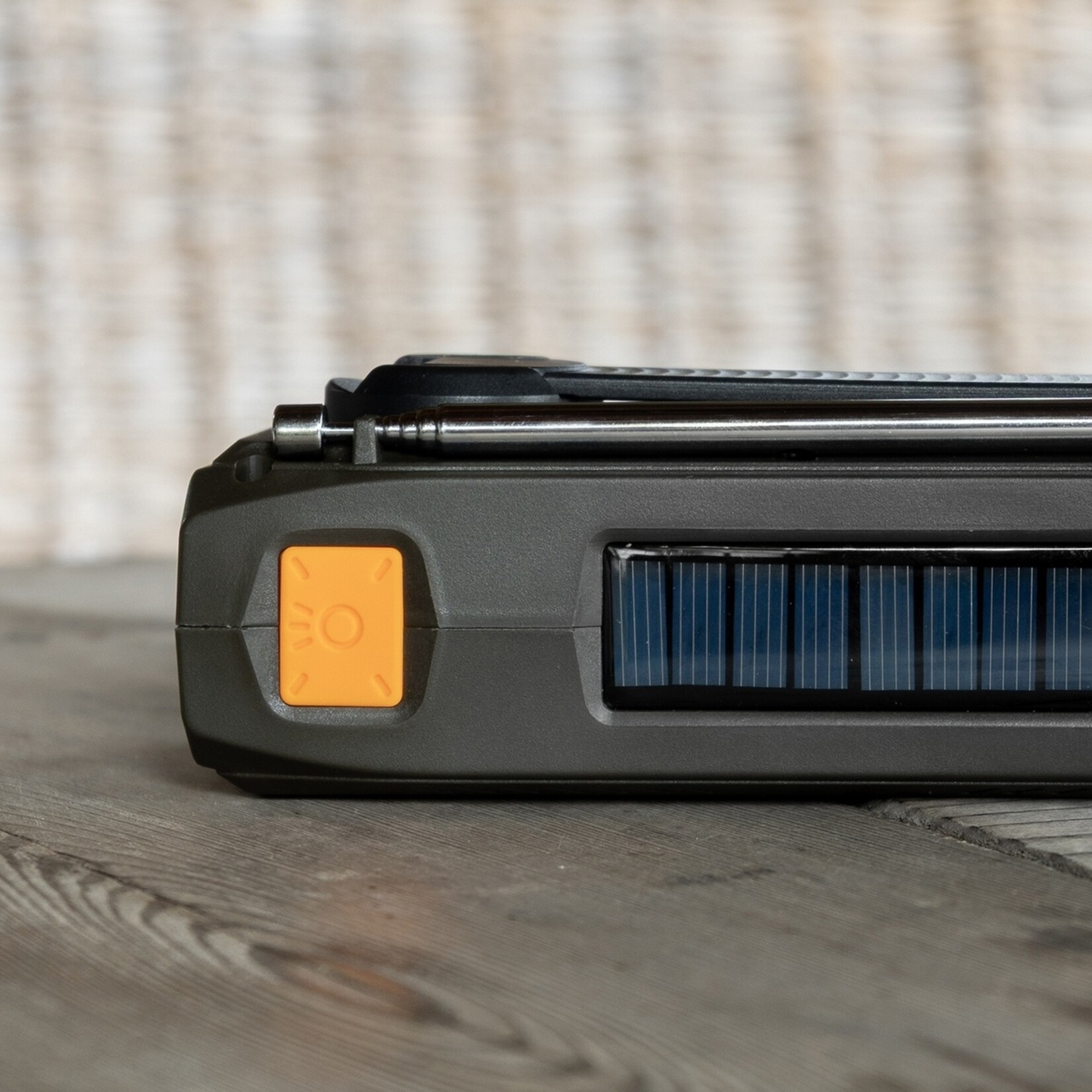 BREND Compacte DAB/FM Noodradio met Bluetooth, SOS-alarm en Zonnepaneel