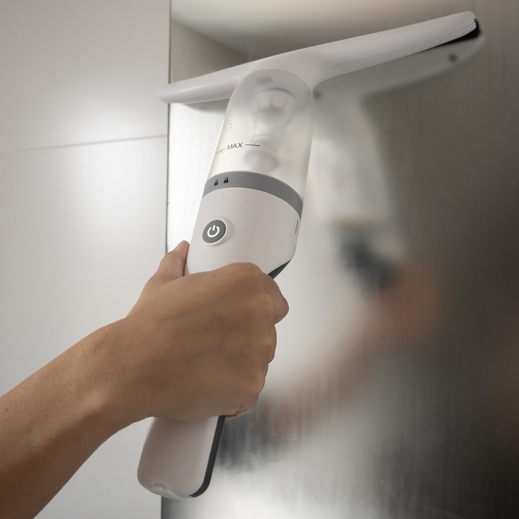 BREND Elektrische Raamwisser en Sprayfles - Ramenwasser met Zuigsysteem en Oplader