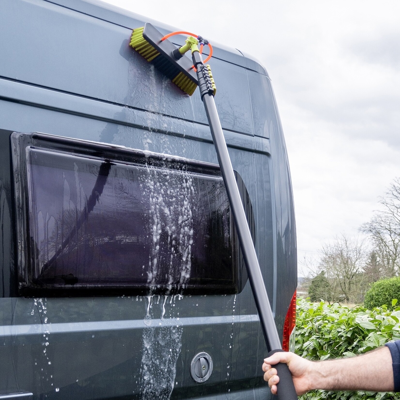 BREND Telescopisch Uitschuifbare Wasborstel tot 7 Meter – 5-Delig en Waterdoorlatend