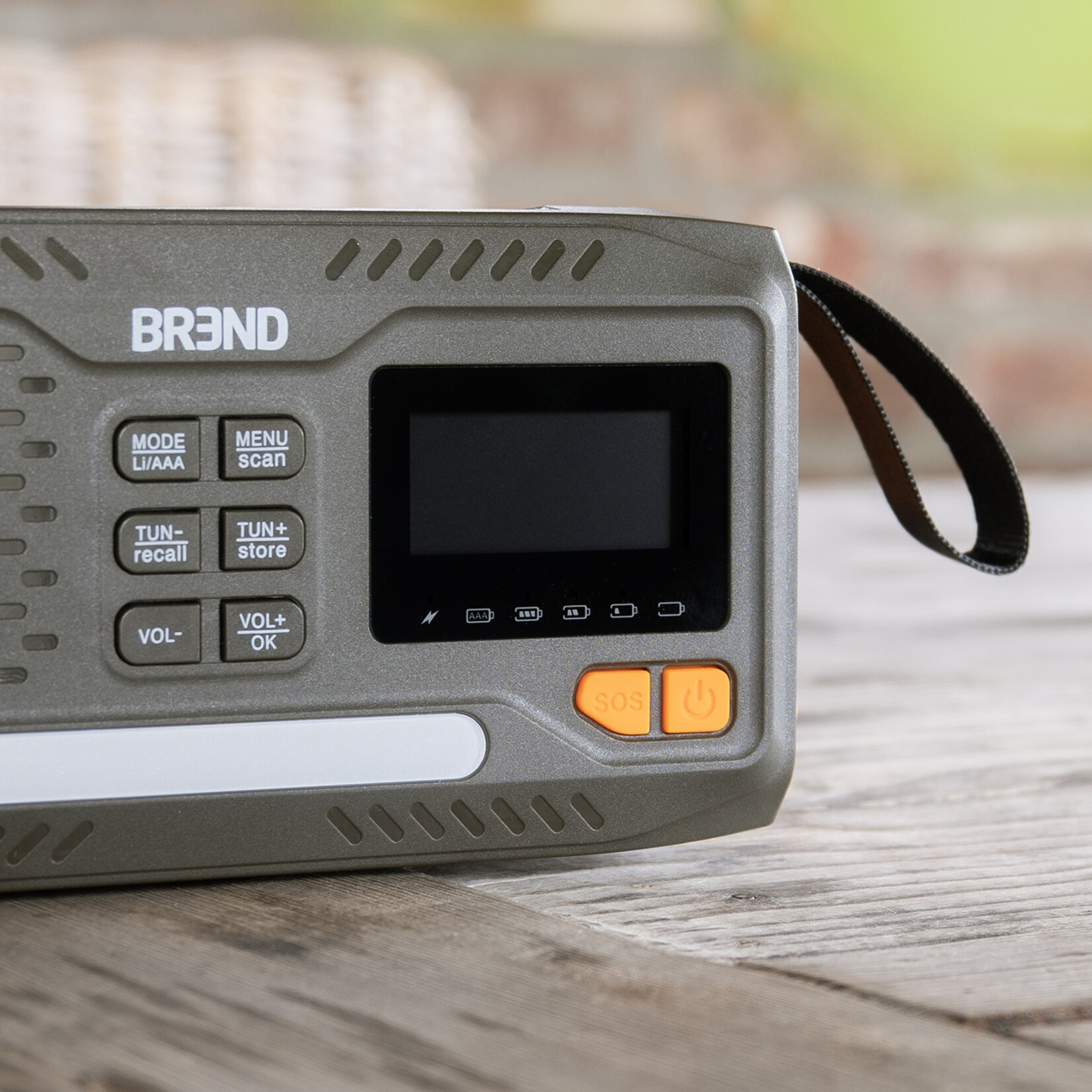 BREND Compacte DAB/FM Noodradio met Bluetooth, SOS-alarm en Zonnepaneel