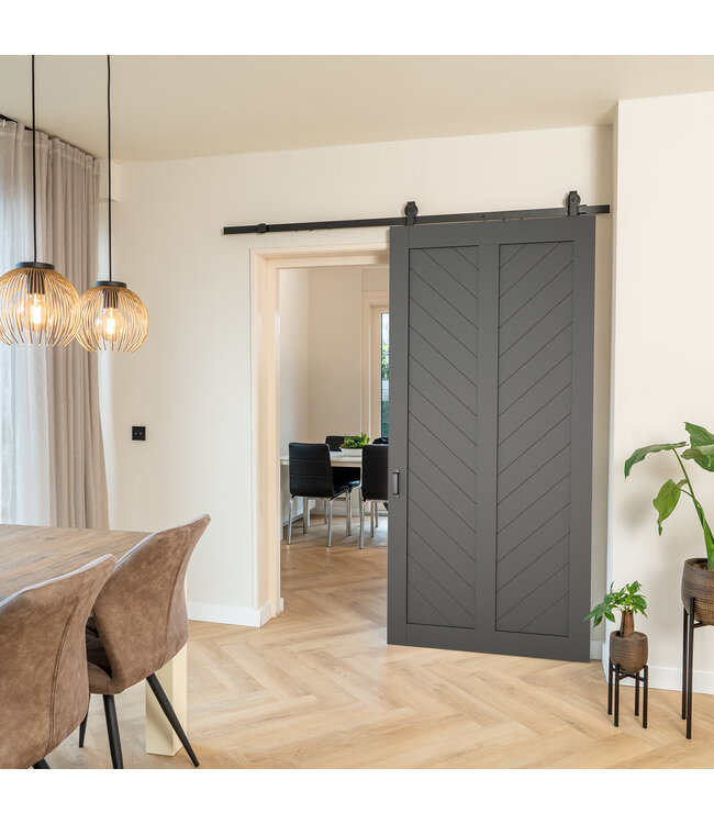 Houten loftdeur, klassiek grijs, visgraat design *