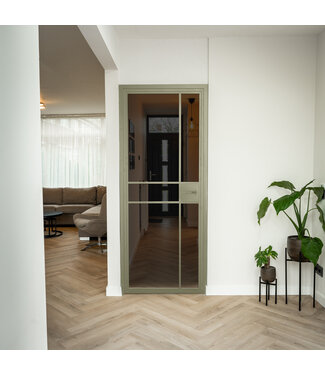 Stalen Binnendeur - 6 Vlaks - Olijfgroen - Rook glas - Met slot Stalen Binnendeur - 6 Vlaks - Olijfgroen - Rook glas - Met slot