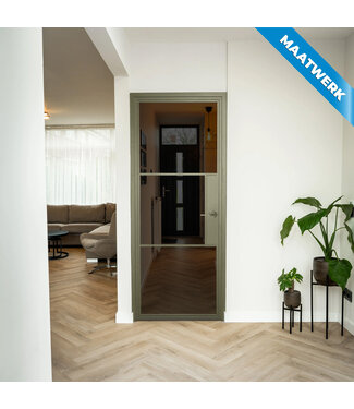 Stalen Binnendeur - 3 Vlaks - Maatwerk - Olijfgroen - Rook glas - Met slot Stalen Binnendeur - 3 Vlaks - Maatwerk - Olijfgroen - Rook glas - Met slot