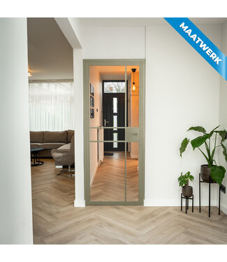 Stalen Binnendeur - 6 Vlaks - Maatwerk - Olijfgroen - Helder glas - Met slot Stalen Binnendeur - 6 Vlaks - Maatwerk - Olijfgroen - Helder glas - Met slot