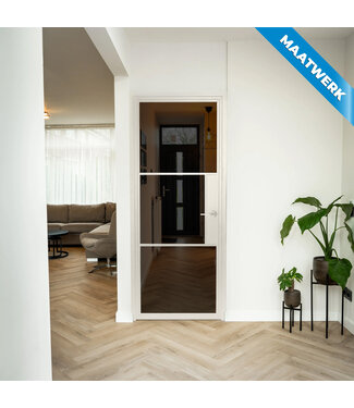 Stalen Binnendeur - 3 Vlaks - Maatwerk - Wit - Rook glas - Met slot Stalen Binnendeur - 3 Vlaks - Maatwerk - Wit - Rook glas - Met slot