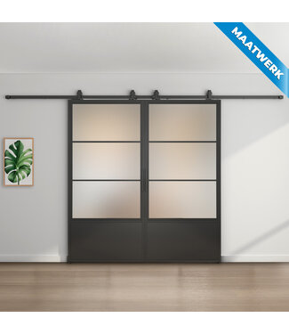 Dubbele stalen Schuifdeuren - Zwart- 3 Vlaks met kickplate - Maatwerk - Mat glas