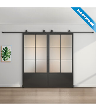 Dubbele stalen Schuifdeuren -Zwart - 6 Vlaks met kickplate - Maatwerk - Mat glas