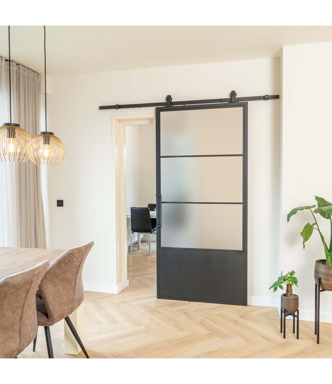 Stalen Schuifdeur - Zwart - 3 Vlaks met kickplate - Mat glas *