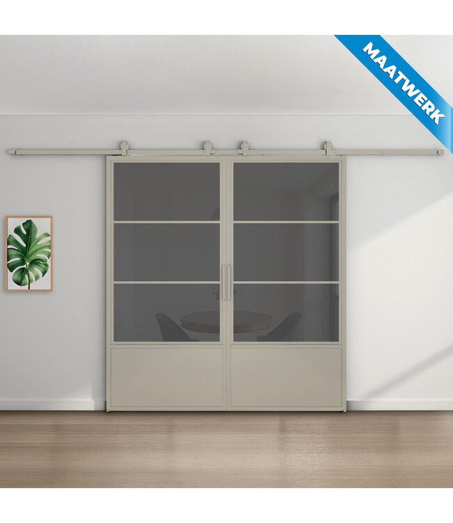 Dubbele stalen Schuifdeuren - Kiezelgrijs - 3 Vlaks met kickplate - Maatwerk - Matglas