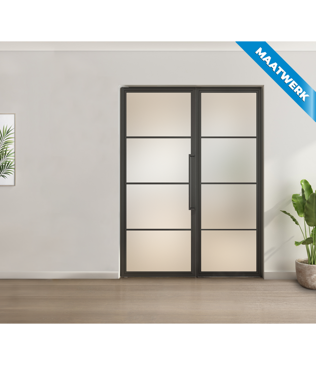 Enkele stalen taatsdeur met glaspaneel, 4 vlaks, mat glas