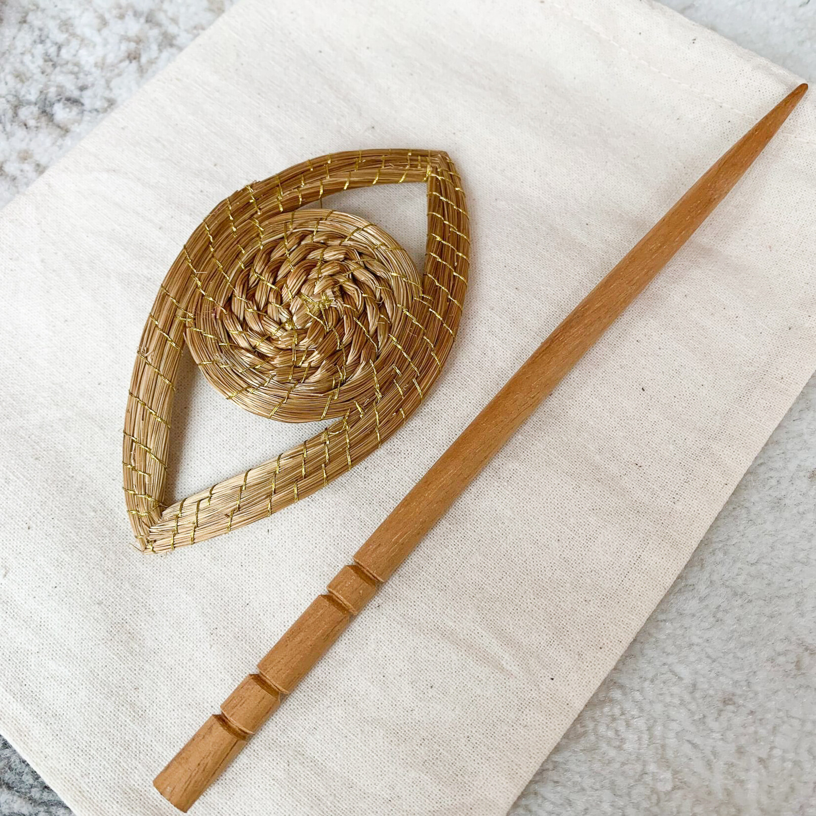 GOLDEN GRASS COLLECTION Giana Vintage Hairclip with Wood Stick